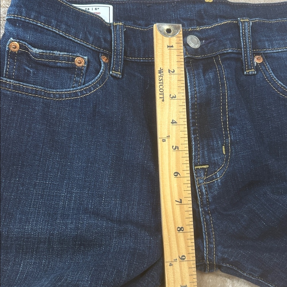 GAP dark wash girlfriend mid rise jeans- womens Size 6 petite
Casual classic - Picture 8 of 14
